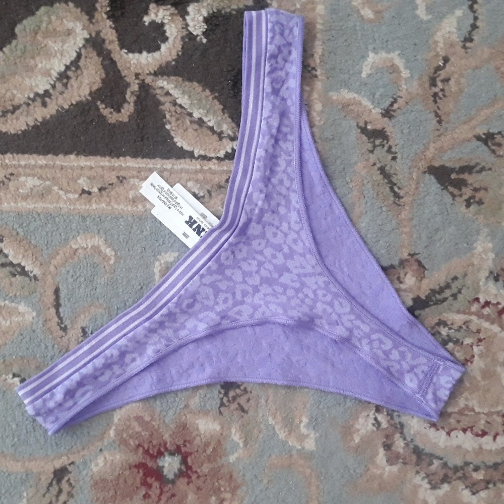 Pink VS thong - Picture 9 of 15